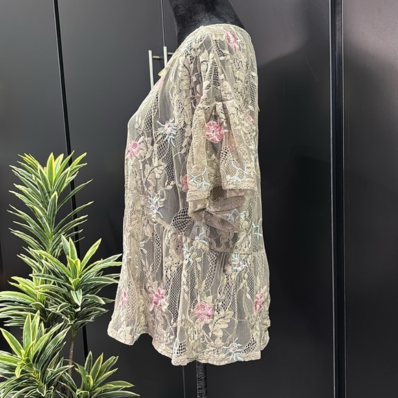 Democracy Island Sand embroidered lace,sheer, short butterfly sleeve scoop neck - Picture 4 of 8